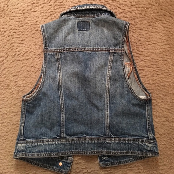 American Eagle Sleeveless Denim Vest - Picture 2 of 5
